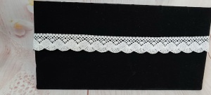 Dantela model ondulat -alba