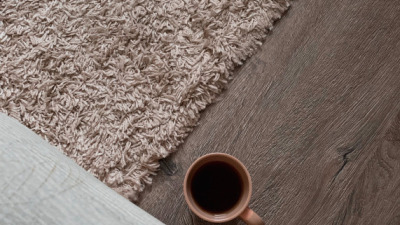 Cum să alegi un covor potrivit pentru living-urile moderne