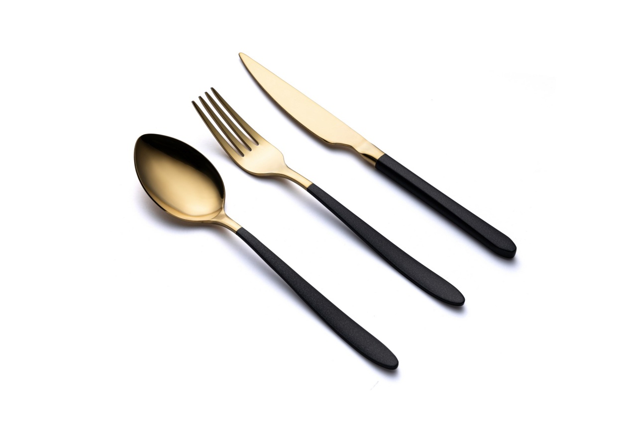 Set tacamuri 18 bucati Ege18 Auriu 22x2 cm