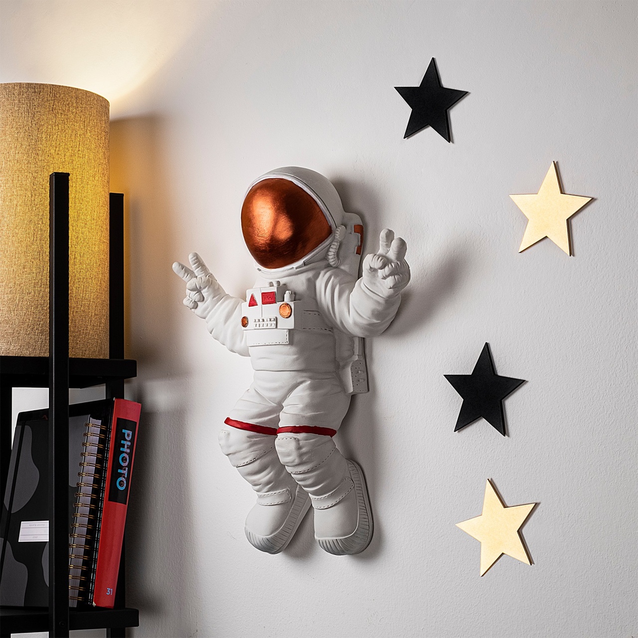 Accesoriu decorativ de perete Yak-001 Astronaut Caramiziu 35x47x10 cm