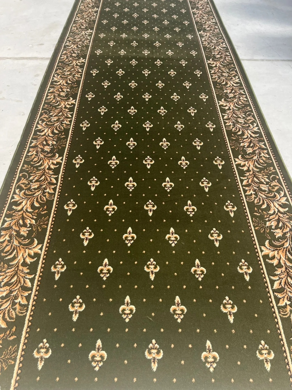Covor biserica Traversa, Lotos, Verde, 150x1700 cm, Delta 15033 310