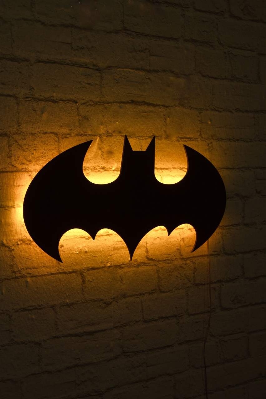 Decoratiune metalica de perete cu LED Batman Galben 50x25 cm - 1 | YEO