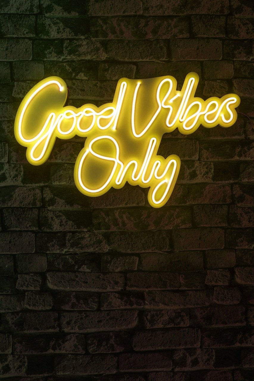 Decoratiune luminoasa LED de perete Good Vibes Only 2 Galben 37x62x2 cm - 2 | YEO