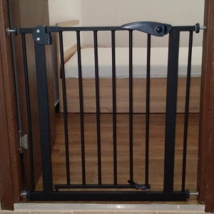 Poarta de siguranta cu grilaj pentru copii sau caini Baby Negru 80x74x5 cm - Img 3