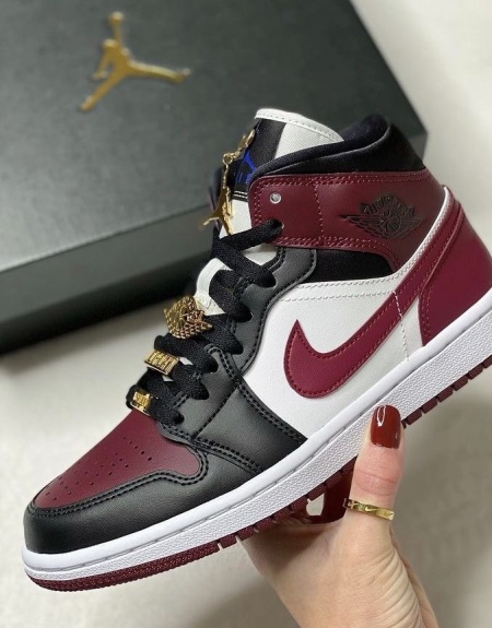 Air Jordan 1 Mid SE Dark Beetroot - Img 5