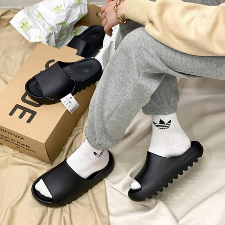 Adidas Yeezy Slide Dark Onyx - Img 5