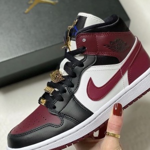 Air Jordan 1 Mid SE Dark Beetroot - Img 5