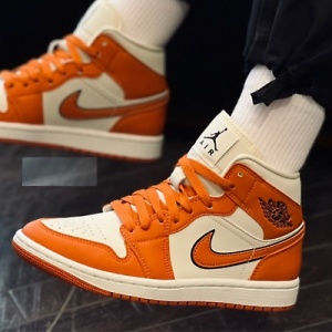 Air Jordan 1 Mid SE Sport Spice