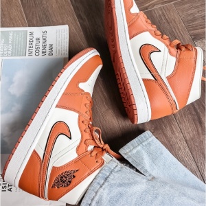 Air Jordan 1 Mid SE Sport Spice - Img 4