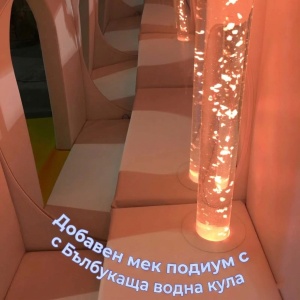 Сензорна Бяла къща за деца със СОП с акрилни огледала , малък подиум с Бълбукаща водна кула - Img 3
