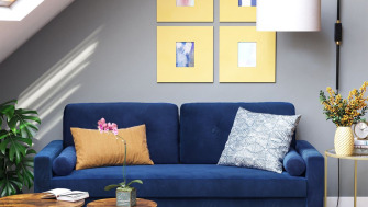 Ghid de amenajare: cum creezi un living elegant în nuanțe albastru-auriu, pornind de la canapeaua ta Vasagle