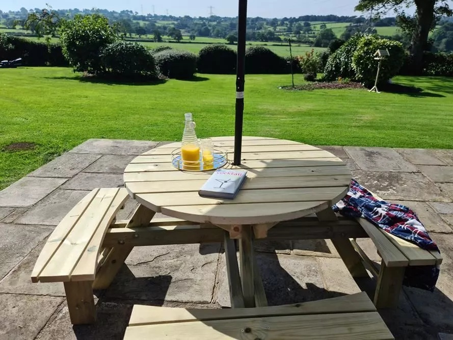 Set de gradina Palleto, 1 masă rotundă și 4 bănci, lemn masiv de pin ...