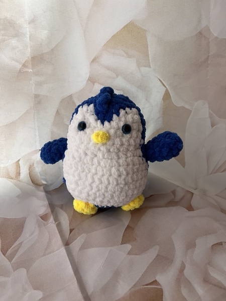 Jucarie de plus Pinguin Blue, lucrata manual, handmade, textil, albastru/alb, 16 cm