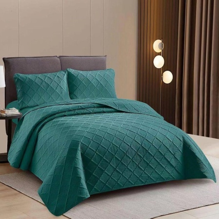 Cuvertura matlasata dimensiunea 230x250 cm si 2 fete de perna 50x70 cm, pat matrimonial, colectia Pucioasa, uni, model romburi, culoare verde