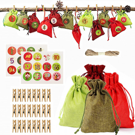Calendar de advent Yisscen, 24 saculeti cu autocolante si clipsuri, lemn/textil, multicolor, 9,5 x 13,5 cm
