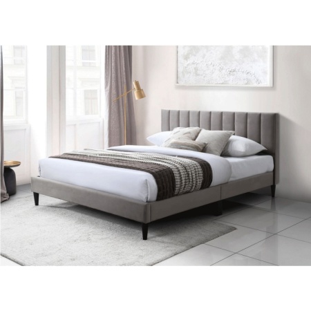 Pat dublu KL Amalia, tapitat cu catifea, somiera inclusa, structura lemn masiv, 160x200 cm, maro deschis