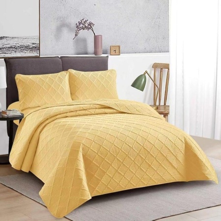 Cuvertura matlasata dimensiunea 160x230 cm cm si 1 fata de perna 50x70 cm, pat single, colectia Pucioasa, uni, model romburi, culoare galben