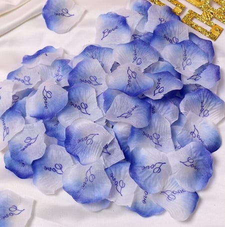 Set 600 petale de trandafir CHSYOO, matase, alb/albastru inchis, 5 cm