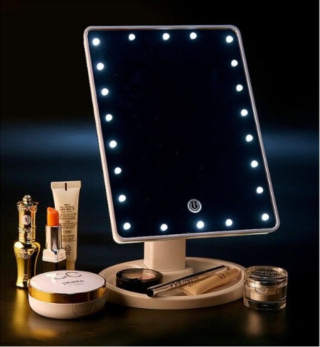 Set Oglinda Led Make-up, H&S, Buton Tactil, 4 baterii AA, Rotativ 180, Negru, 18.4 X 17.5 cm cu oglinda rotunda cu o marire de 10x, 18 mm, Resigilat, Grad B
