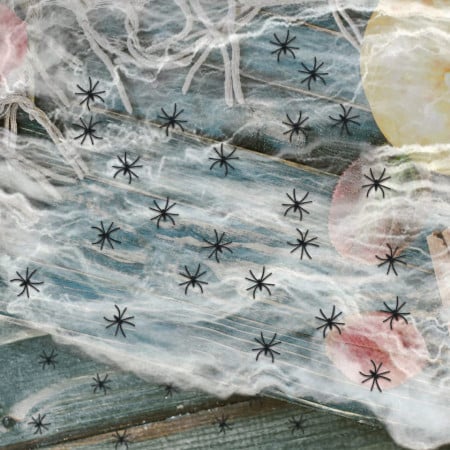 Set panza cu 100 paianjeni artificiali pentru Halloween PARSUP, bumbac/plastic, alb/negru, 4,5 x 4,8 cm / 200 g