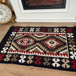 Covor traditional, cu doua fete,bleumarin-bej, dimensiunea 60x150 cm