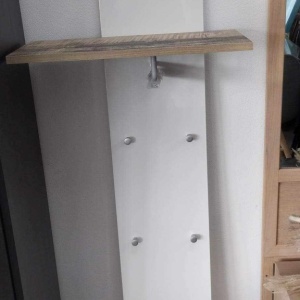 Cuier cu raft Tecnos, MDF, alb/ natur, 140 x 50 x 25 cm