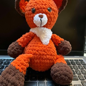 Jucarie de plus Vulpita Roscata, lucrata manual, handmade, textil, portocaliu/maro/alb, 27 cm