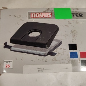 Perforator Novus Master, 25 coli, mecanism blocare maner, negru, Resigilat, Grad A