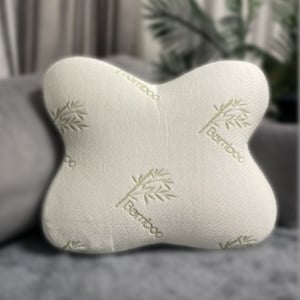 Perna ergonomica din spuma cu memorie viscoelastica, CEDA Butterfly, 46x53x12cm, husa detasabila si lavabila, material din microfibre de Bambus, ideala pentru toate stilurile de dormit, geanta de transport si depozitare inclusa