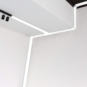 Set de 12 coltare pentru cabluri si 200 cleme Lamek, PVC, alb/negru