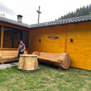 Set de 2 banci cu masa rotunda din lemn masiv de rasinoase - mobilier rustic pentru gradina/ terasa (banci 2-3m, grosime 70-100cm)