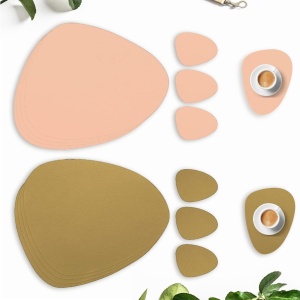 Set de 4 naproane si 4 suporturi pentru pahare Caliyo, PVC, roz pal/auriu