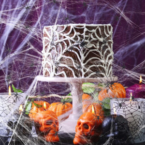 Set de 60 paianjeni si o panza decorativa pentru Halloween Fohyloy, plastic, alb/negru - Img 4