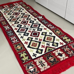 Covor traditional, cu doua fete,rosu-bej, dimensiunea 80x200 cm - Img 5