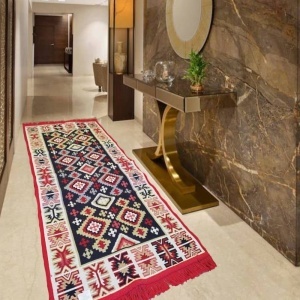 Covor traditional, cu doua fete,rosu-bej, dimensiunea 80x300 cm - Img 4