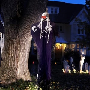 Decoratiune pentru Halloween Yomiqiu, LED, plastic/PVC, mov/alb, 180 x 132 cm