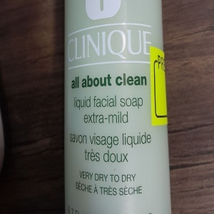 Demachiant pentru ten foarte uscat Clinique, Liquid Facial Soap Extra Mild, 200 ml, Resigilat, Grad A - Img 2