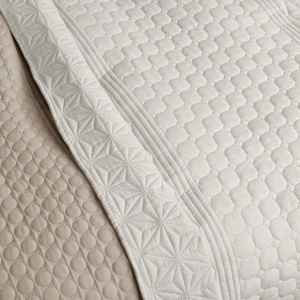 HOMELEVEL cuvertura pat/canapea reversibila, matlasata, poliester, 240x260cm, Bej - Verificat A · Re-Bloom