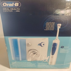 Irigator bucal Oral B. 5 trepte de intensitate. 4 capete intradentare. 600 ml. Alb, Resigilat, Grad A - Img 2