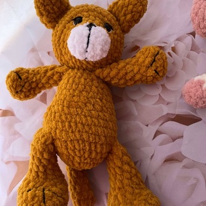 Jucarie de plus Ursuletul Paco, lucrata manual, handmade, textil, mustar/alb, 28 cm