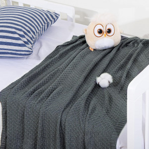 Paturita pentru copii NTBAY, bambus, gri, 76 x 102 cm 