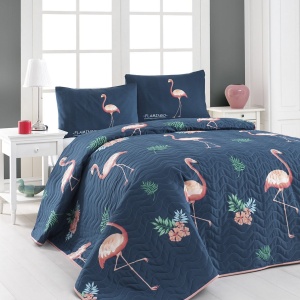 Set cuvertura matlasata + 2 fete de perna, 65% bumbac/35% poliester, 240x220 cm + 2x60x60 cm, umplutura fibra 100% 90g/m², lavabil 30°C, multicolor - Verificat A · Re-Bloom