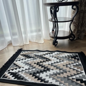 Covor traditional, cu doua fete,negru-bej, dimensiunea 60x150 cm