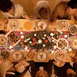 Fata de masa decorativa Gxhong, bej/rosu/verde, poliester, 180 x 33 cm - Img 6