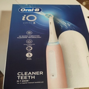 Periuta de dinti electrica Oral-B iO 3, cu Tehnologie Magnetica si Micro-Vibratii, Senzor de presiune Smart, 3 moduri, 1 capat, Trusa de calatorie, Roz, Resigilat, Grad A - Img 2