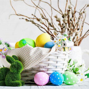 Set 24 de oua cu accesorii pentru decorat Gallop, plastic, alb, 6 x 4 cm