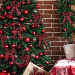 Set de 12 fundite pentru bradul de Craciun K Kumeed, textil, rosu/negru, 17 x 12,5 cm