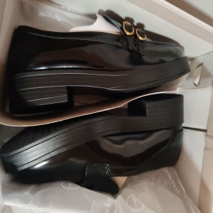 Tamaris, Pantofi loafer din piele lacuita cu detalii metalice, Negru, 38, Resigilat, Grad A - Img 2