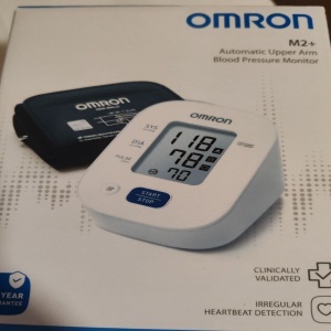 Tensiometru de brat complet automat Omron M2+, Tehnologie Intellisense, Aparat validat clinic, manseta mare 22-42 cm, Alb/Gri, Resigilat, Grad A - Img 2