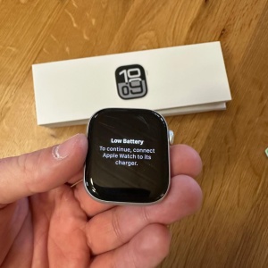 Apple Watch 10 GPS, Carcasa Jet Black Aluminium Case 46mm, Silver Denim Sport Band - S/M, RESIGILAT, GRAD B, GARANTIE 12 LUNI - Img 4